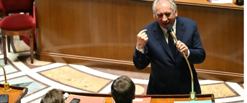 La double abdication de François Bayrou
